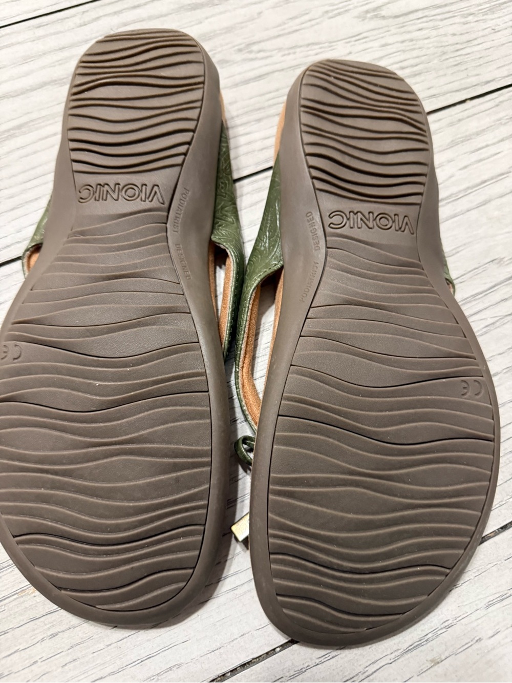 Vionic Olive Green Bow-Accent Thong Sandals size 9 - Picture 3 of 3